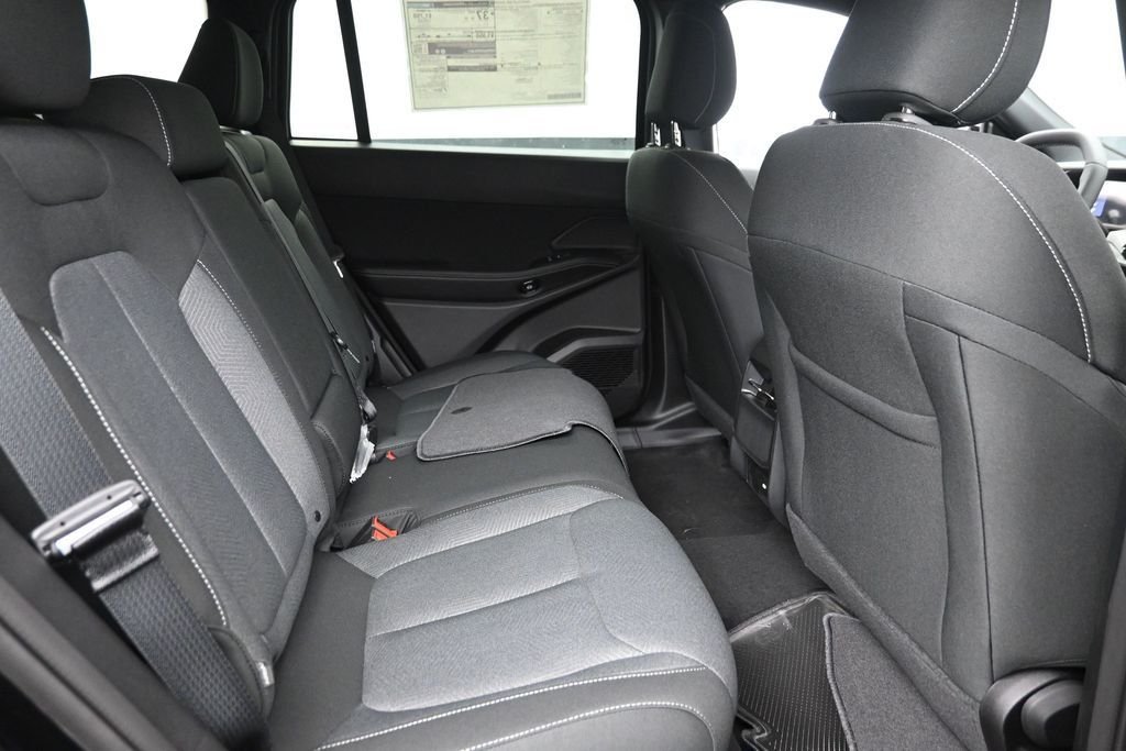 New 2026 Diamond Black Crystal Pearlcoat Jeep Laredo image 8
