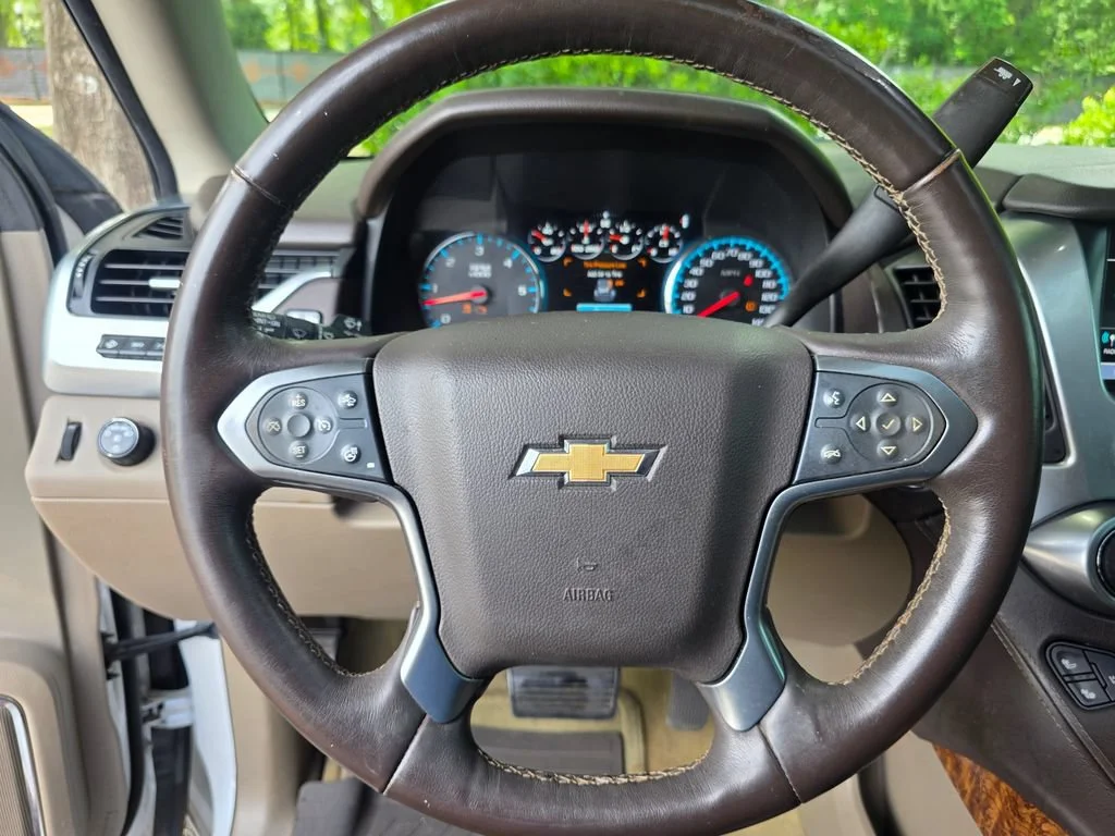 Used 2016 IRIDESCENT PEARL TRICOAT Chevrolet LTZ image 20