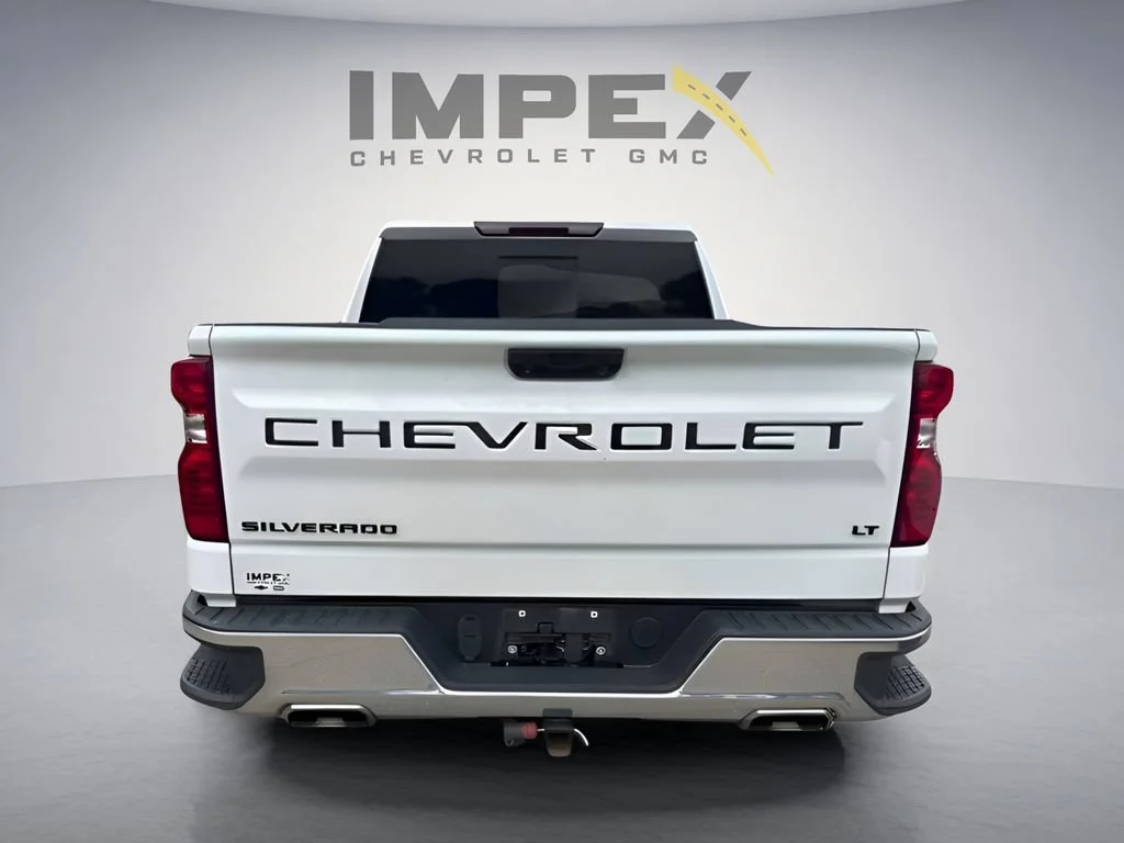 Used 2024 Summit White Chevrolet LT image 9