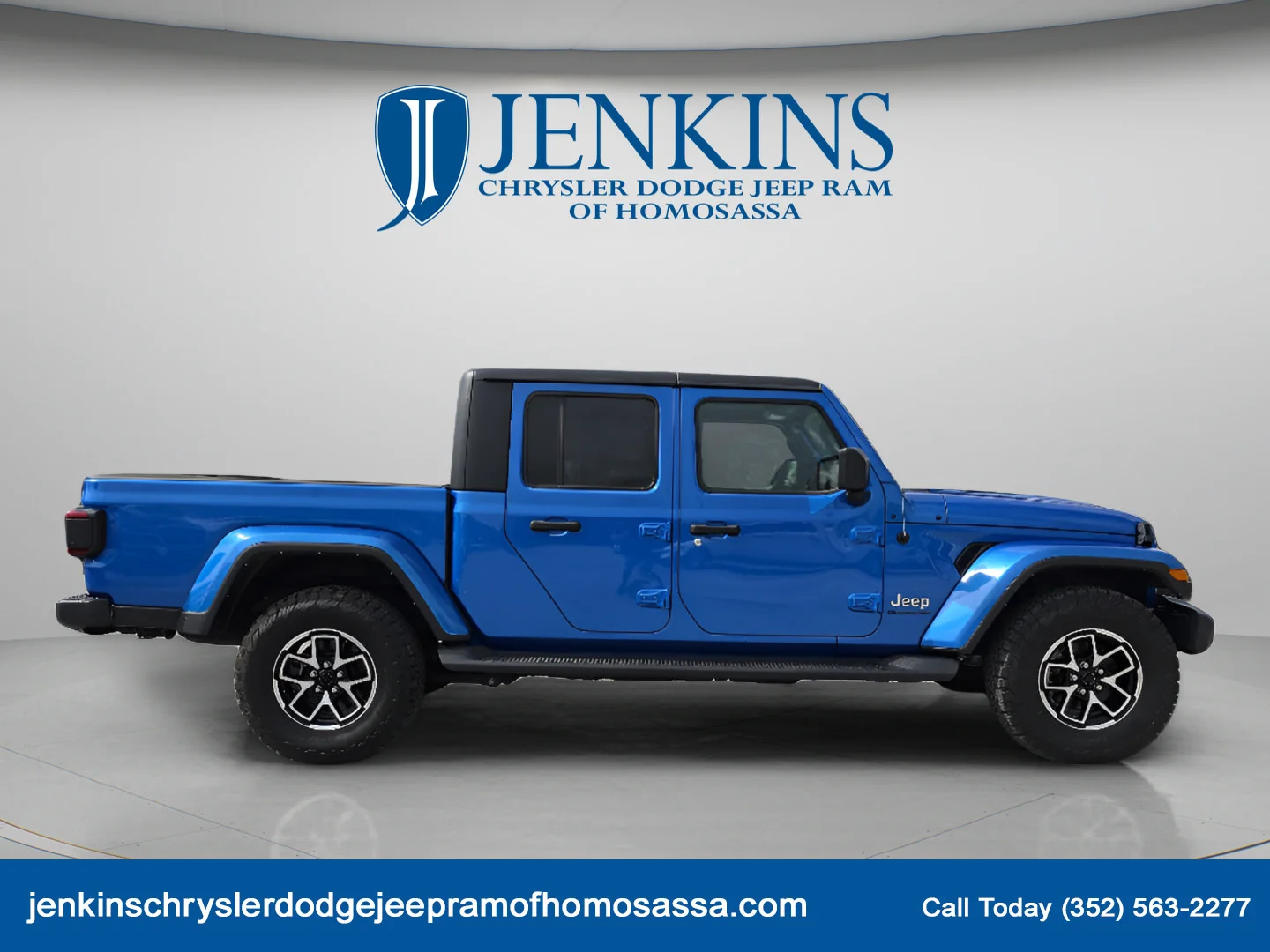 Used 2021 Hydro Blue Pearlcoat Jeep Overland image 2