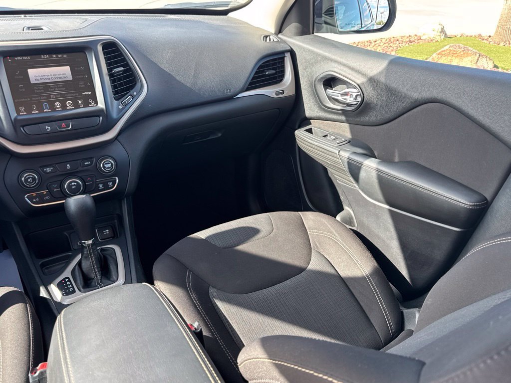 Used 2016 Blue Jeep Latitude image 17