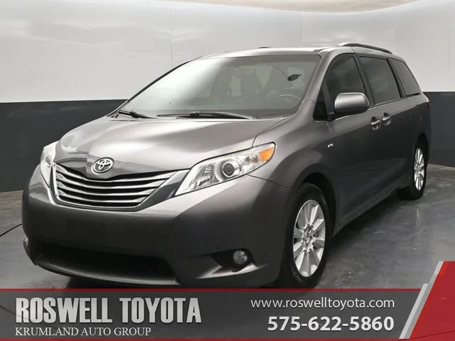 2017 Toyota Sienna XLE Premium V6 AWD 7-Passenger's photo