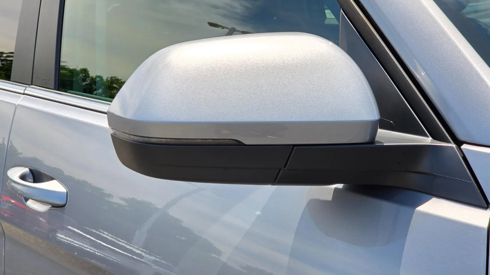 New 2026 silver mist metallic Volkswagen 2.0T SE image 13