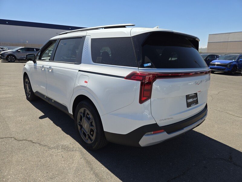 New 2026 Snow White Pearl Kia EX image 4