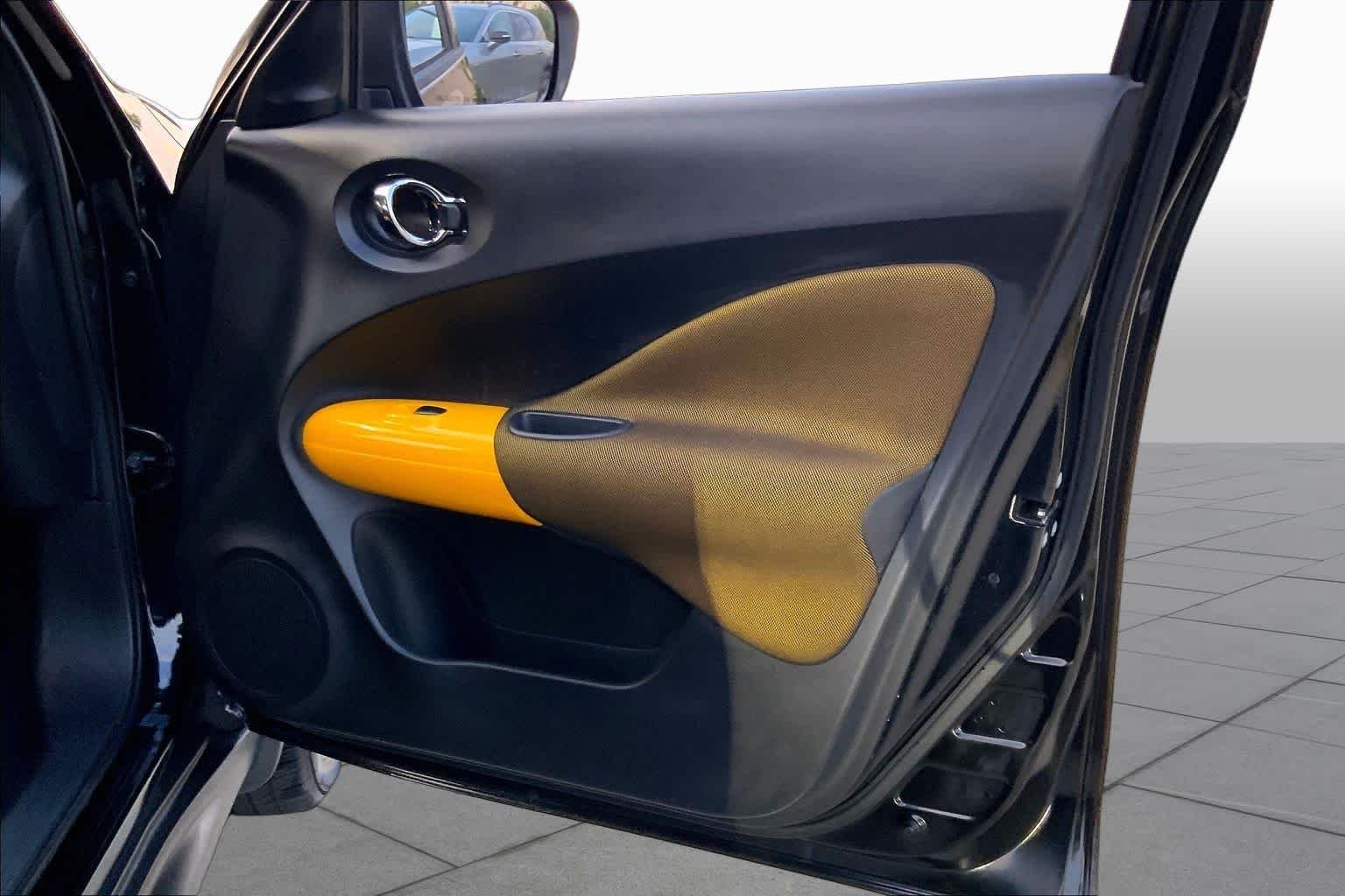 Used 2016 Super Black Nissan SV image 23