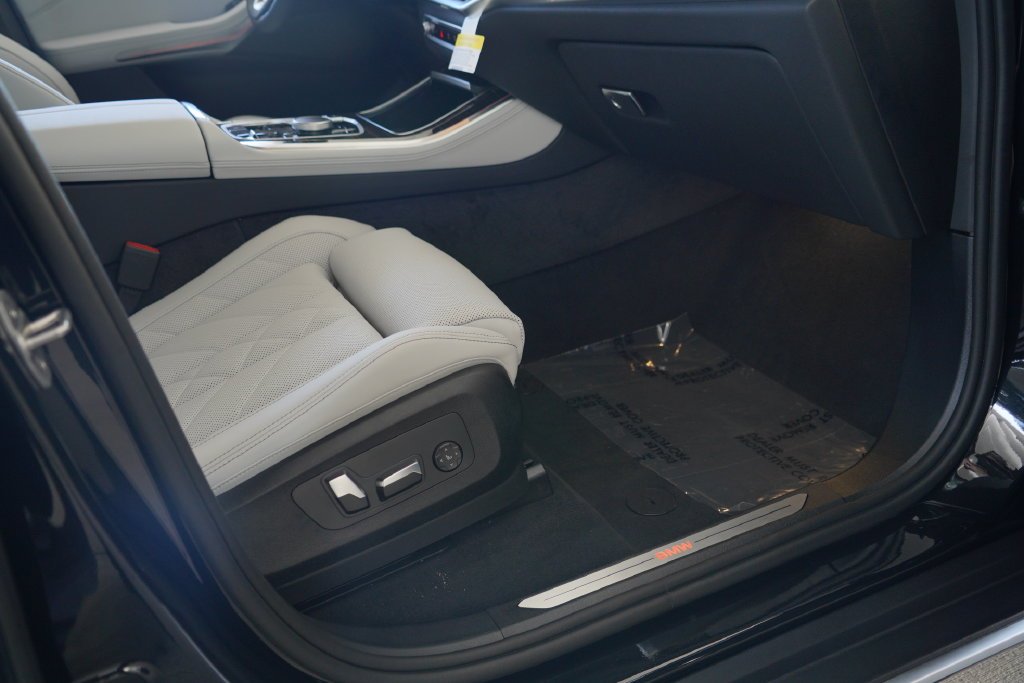 New 2026 Black Sapphire Metallic BMW xDrive50e image 19