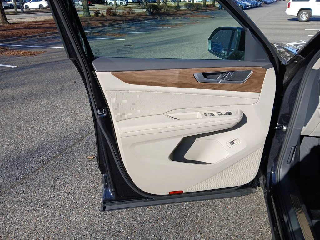 New 2026 Black Volkswagen 2.0T SE w/Technology image 10