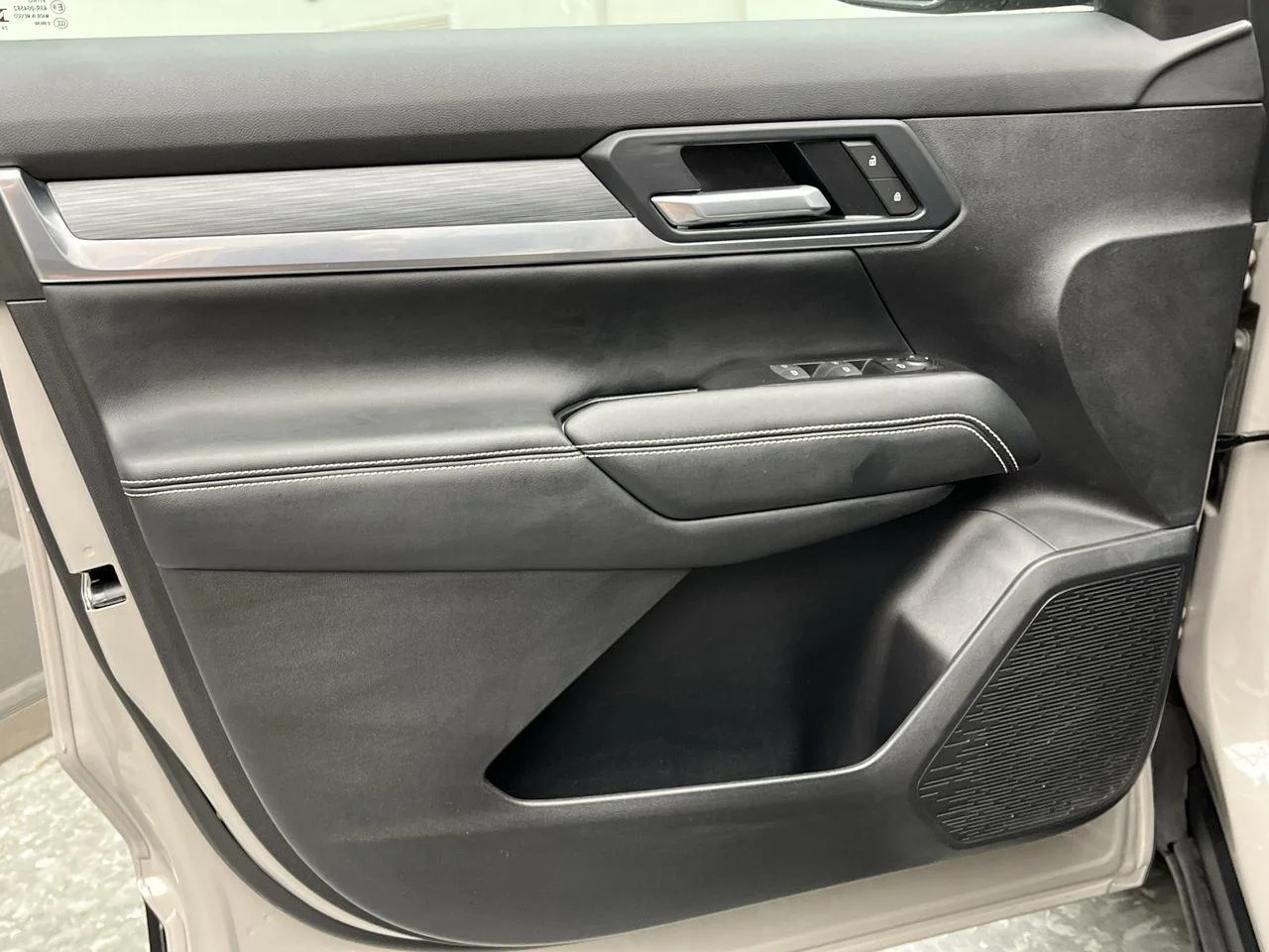 Used 2025 Riverstone Metallic GMC Elevation image 6