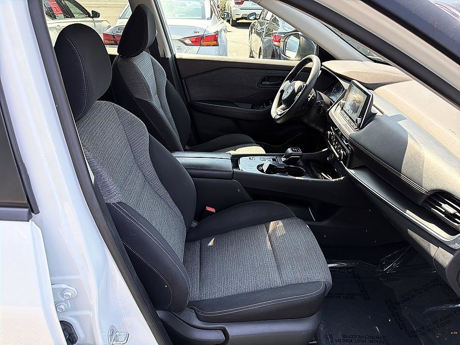 Used 2021 Glacier White Nissan S image 19