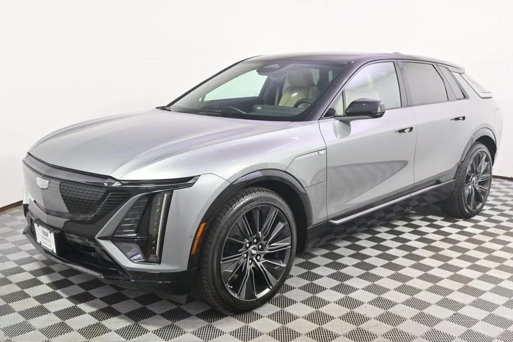 New 2025 Argent Silver Metallic Cadillac Sport 3 image 2