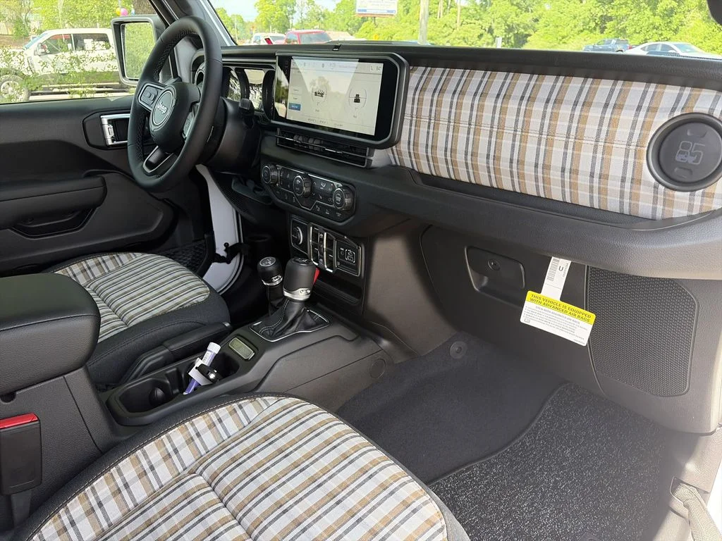 New 2026 Bright White Clear-Coat Exterior Paint Jeep 85th Anniversary Edition image 32