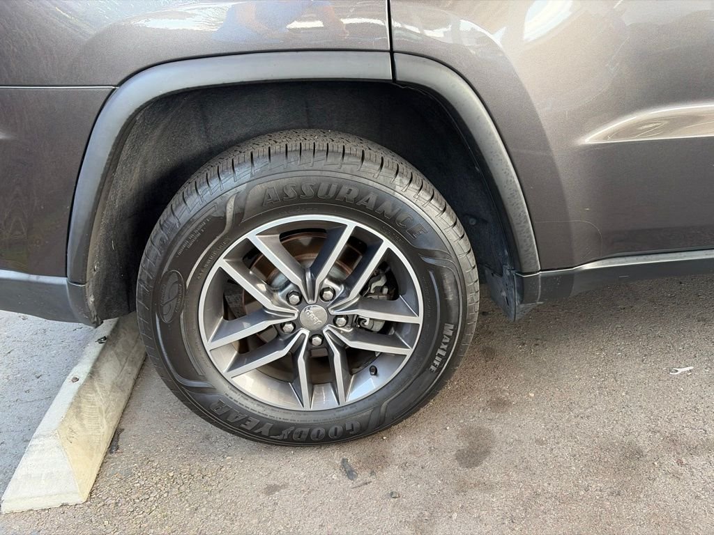 Used 2018 Gray Jeep Laredo E image 29
