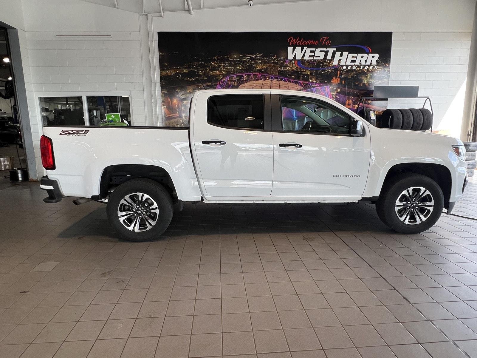 Used 2022 Summit White Chevrolet 4WD Z71 image 8