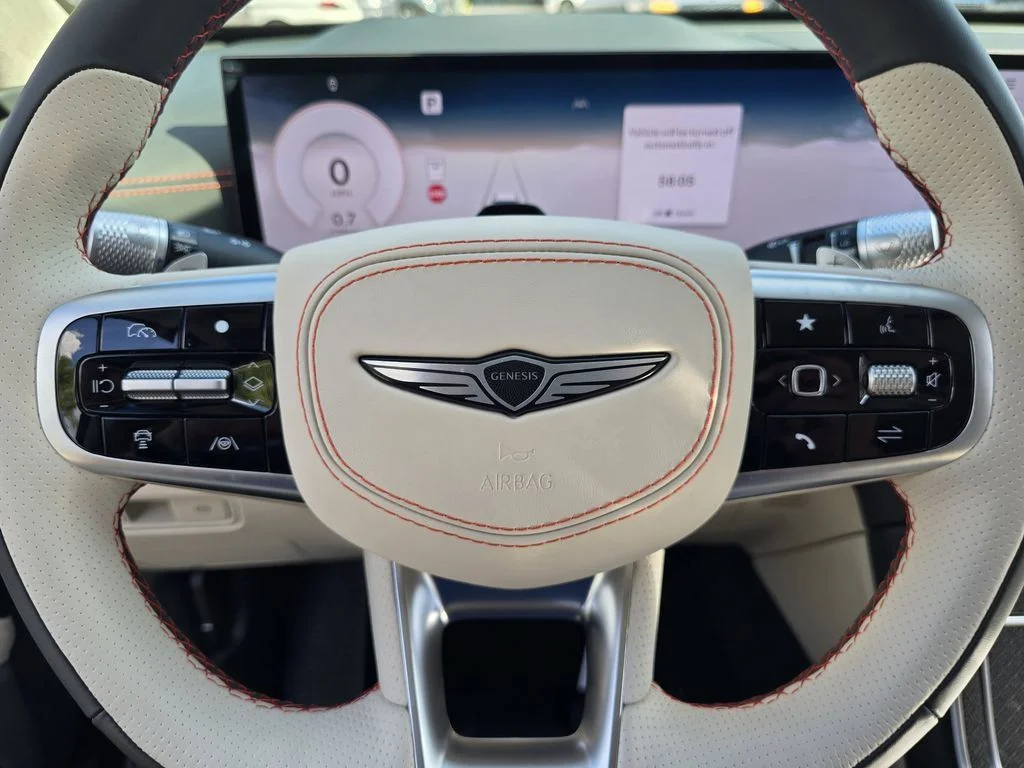 Used 2025 Black Genesis 3.5T e-SC image 18