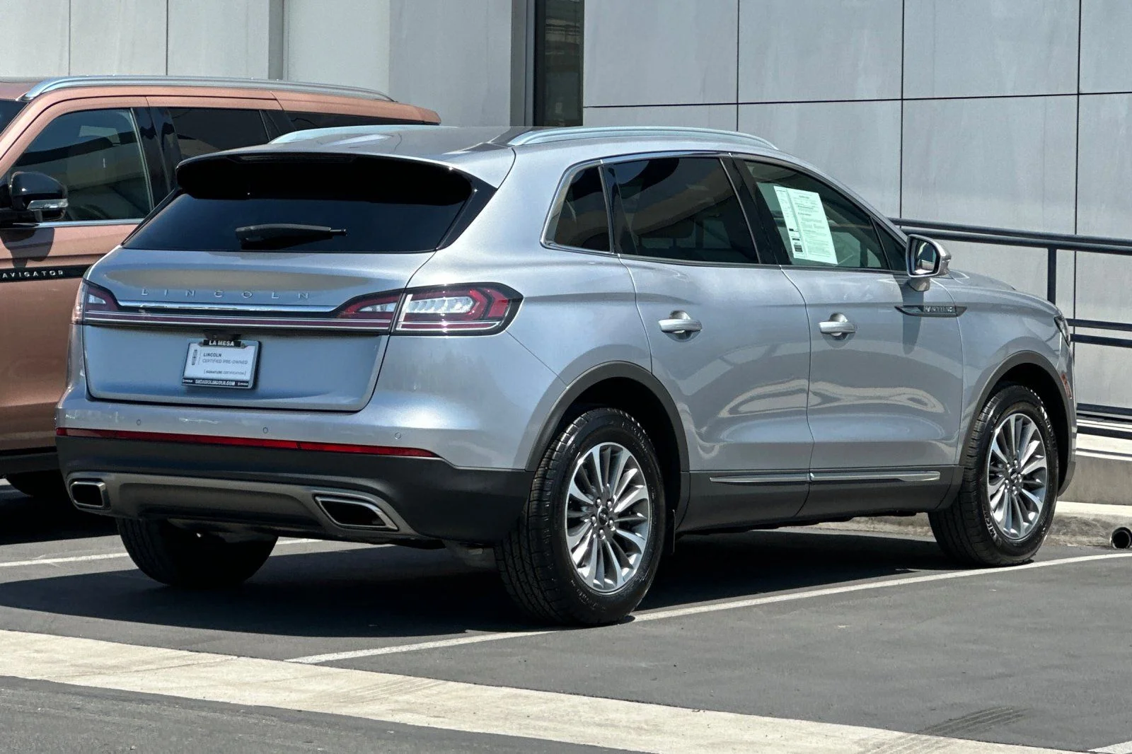 Used 2022 Silver Lincoln Standard image 3
