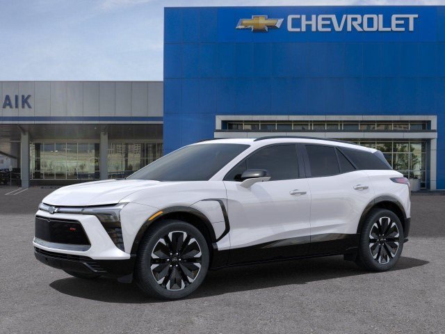New 2025 Iridescent Pearl Tricoat Chevrolet RS image 2