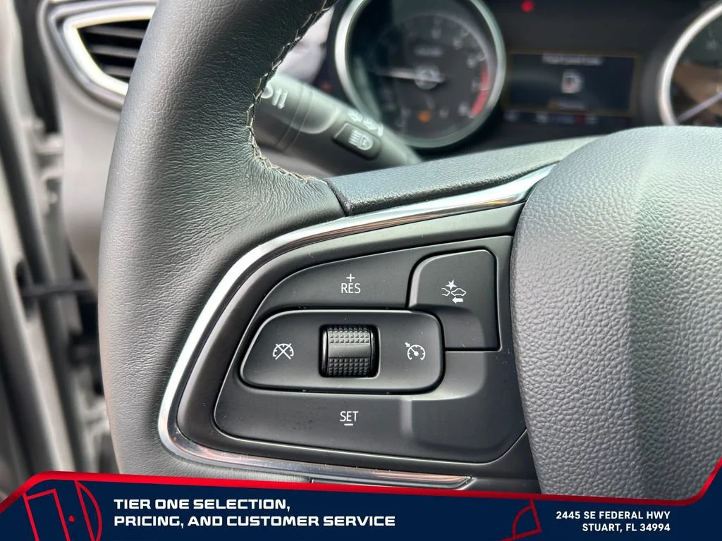 Used 2023 White Frost Tricoat Buick Select image 17