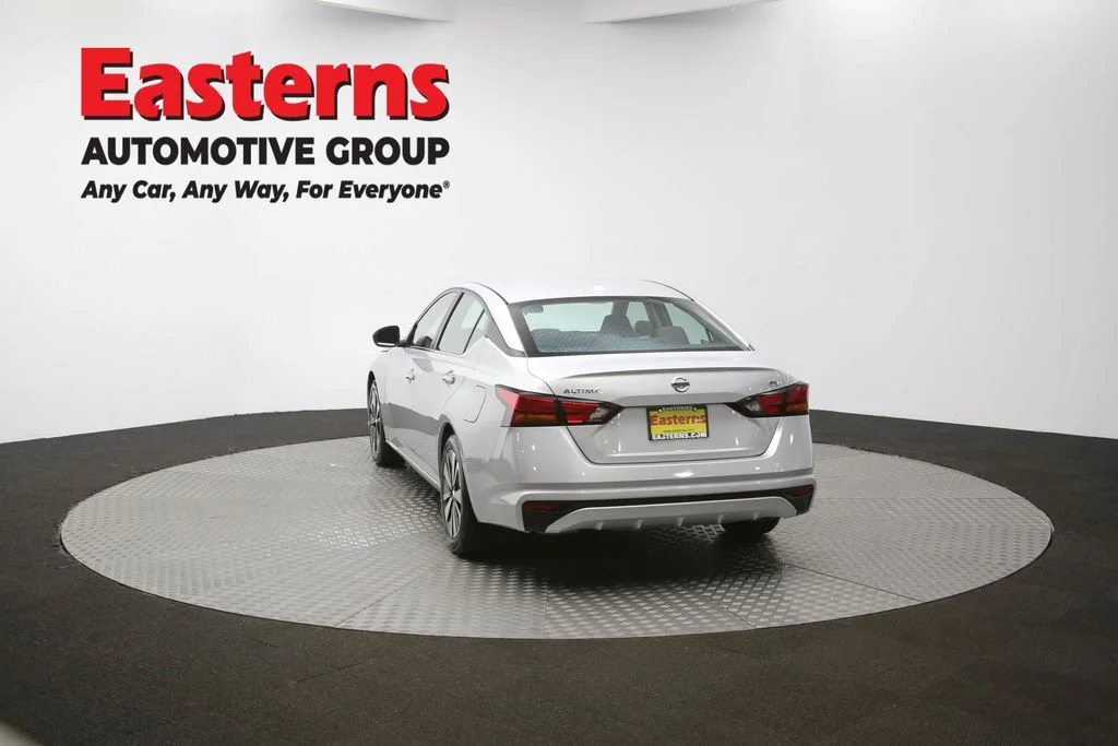 Used 2022 Silver Nissan 2.5 SV image 61