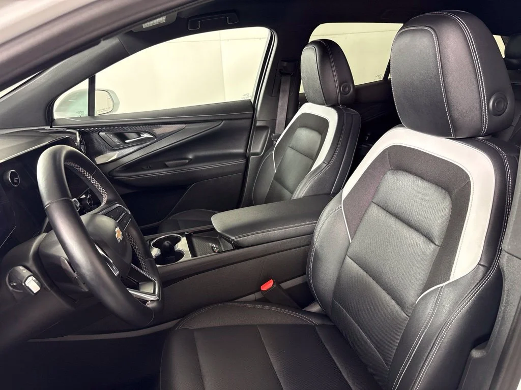 Used 2024 Summit White Chevrolet LT image 35