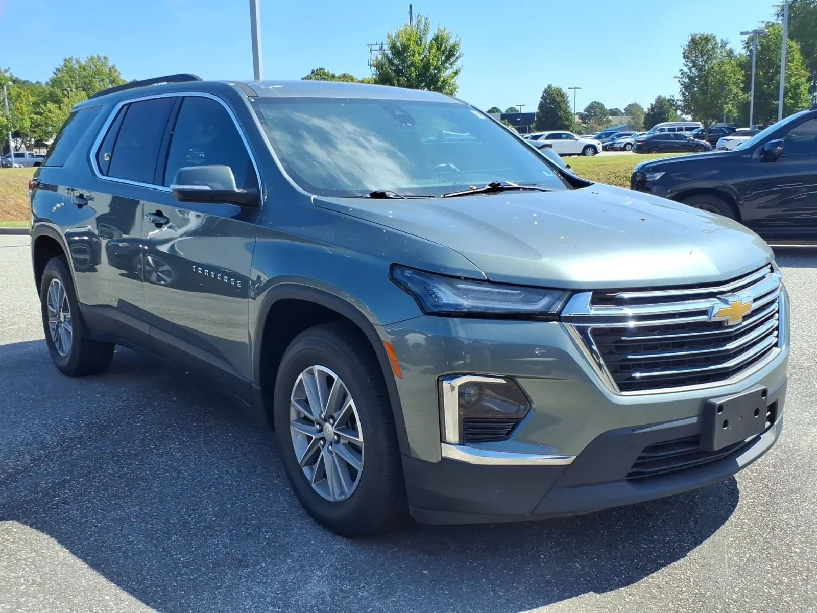 Used 2023 Silver Sage Metallic Chevrolet LT Cloth image 5