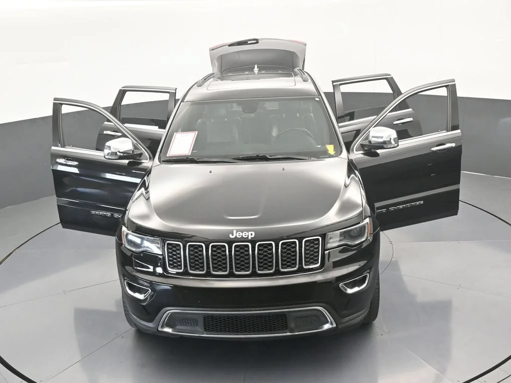Used 2017 Diamond Black Crystal Pearlcoat Jeep Limited image 71