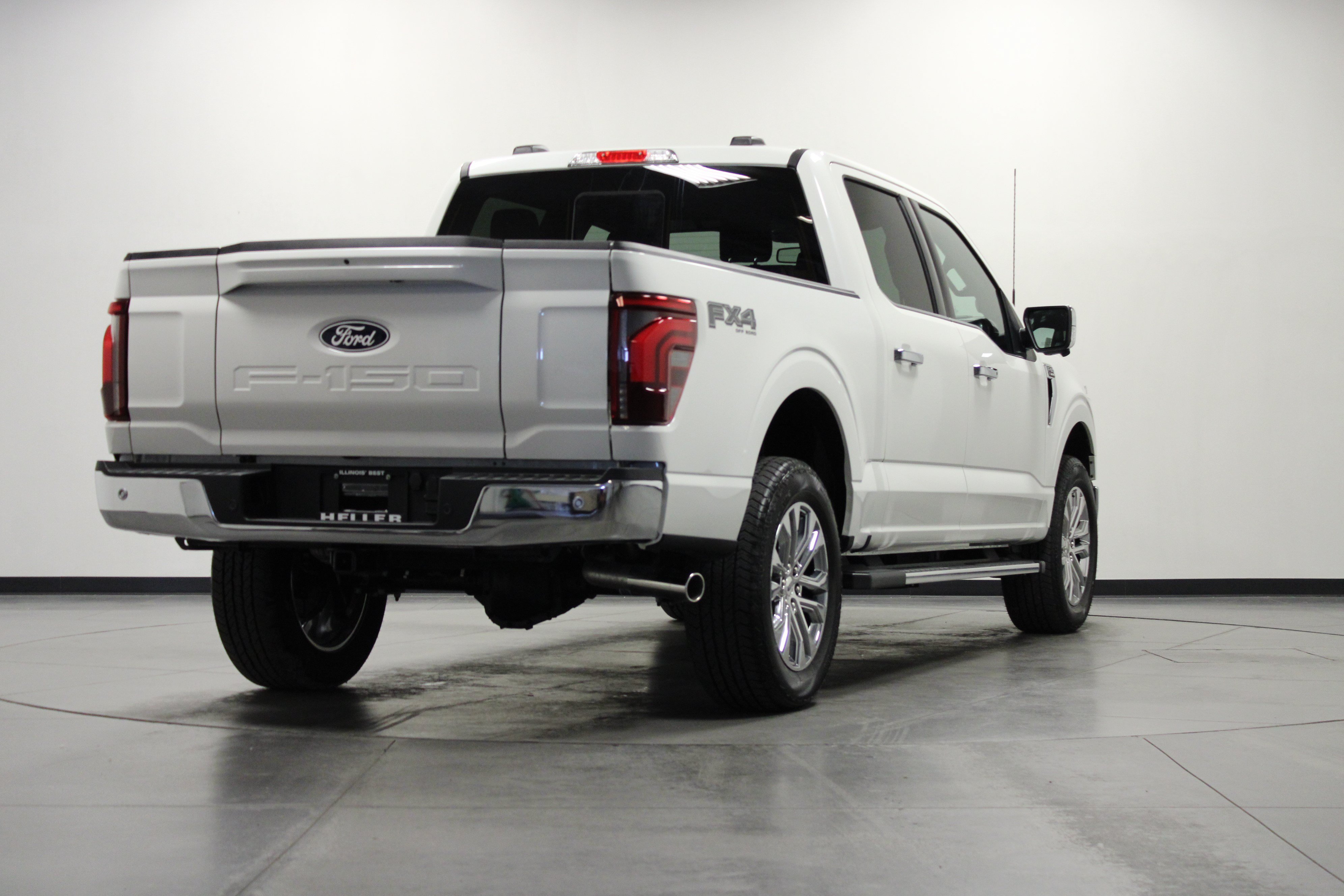New 2026 Star White Metallic Tri-Coat Ford LARIAT image 4