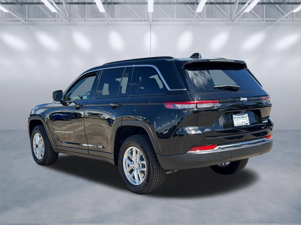 New 2026 Diamond Black Crystal Pearlcoat Jeep Laredo X image 5