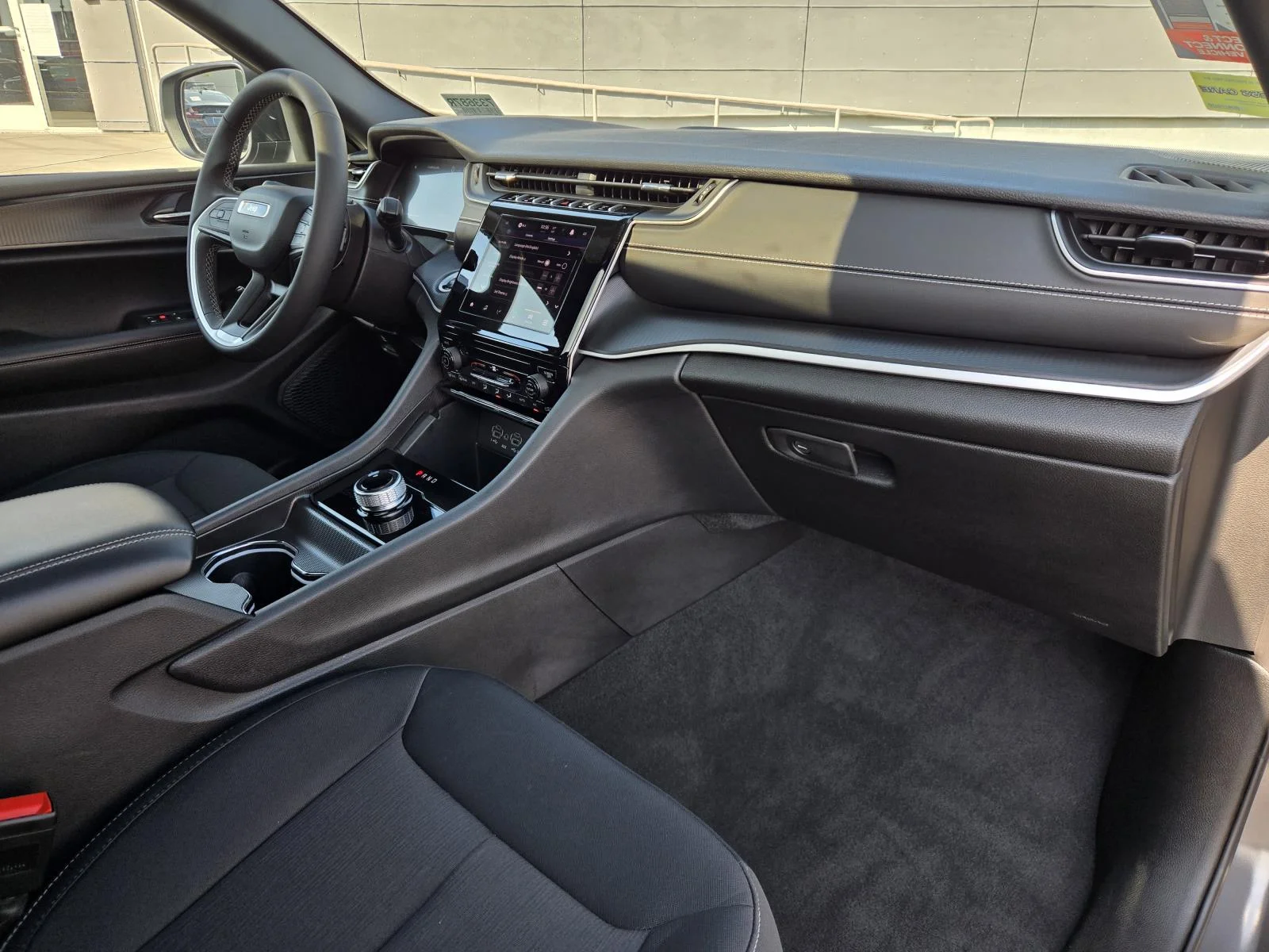 2025 Jeep Grand Cherokee Laredo - Photo 31