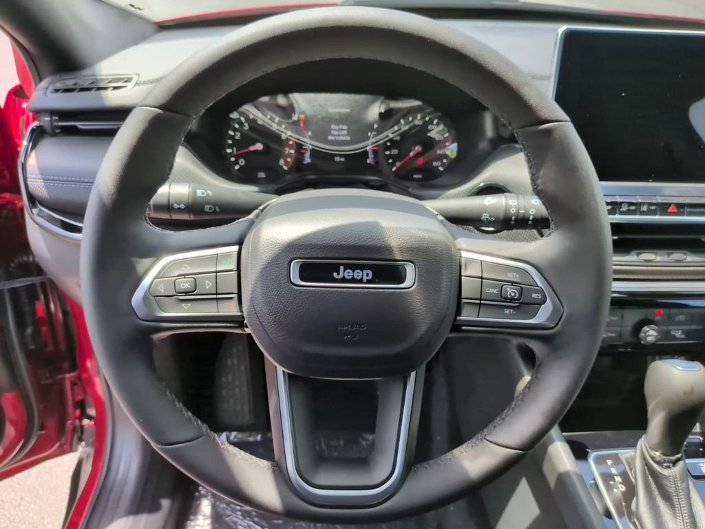 New 2026 Red Hot Pearl-Coat Exterior Paint Jeep Latitude image 18