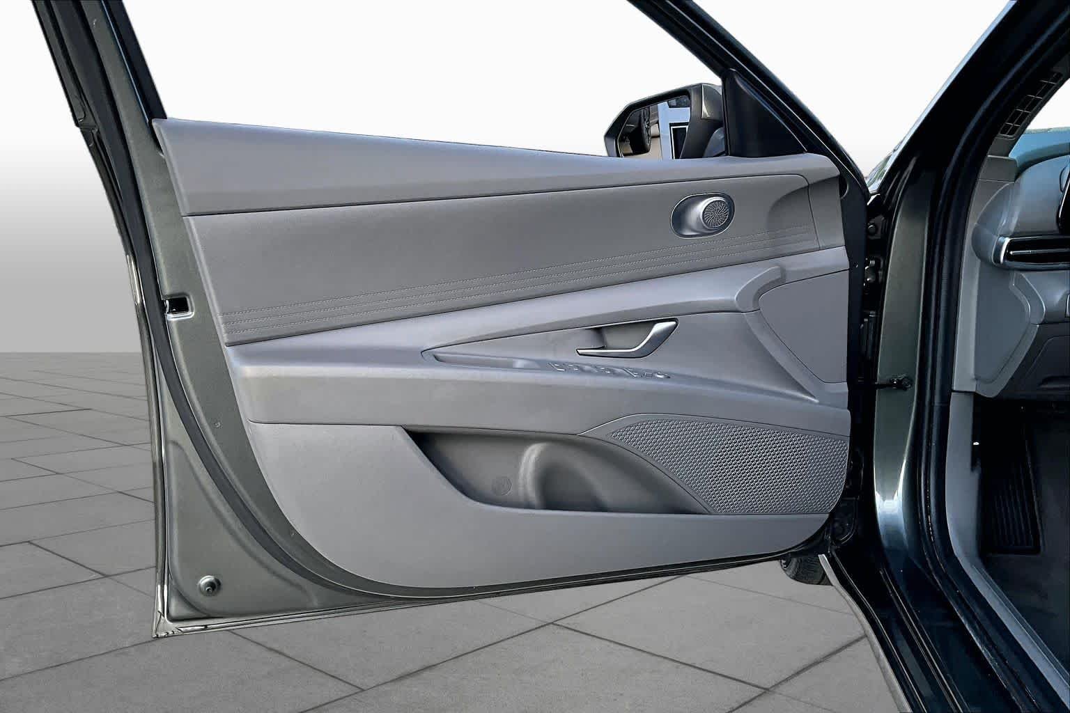 Used 2024 Amazon Gray Hyundai SEL image 22
