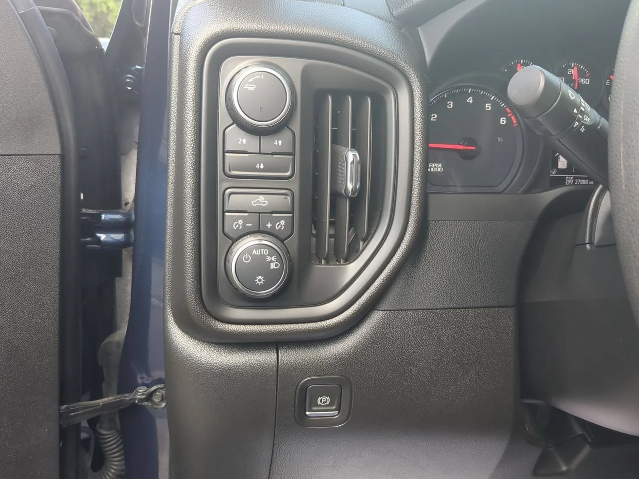 Used 2022 Northsky Blue Metallic Chevrolet Custom image 18