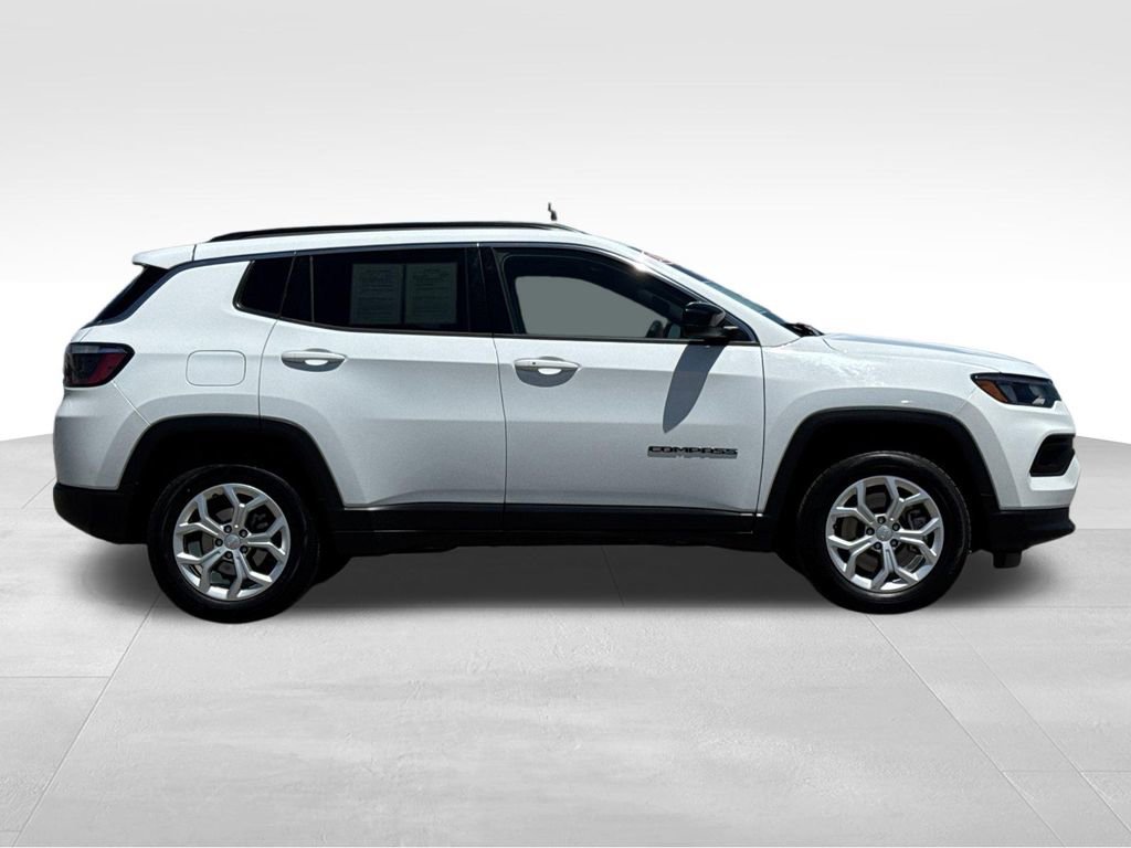 Used 2024 White Jeep Latitude image 6