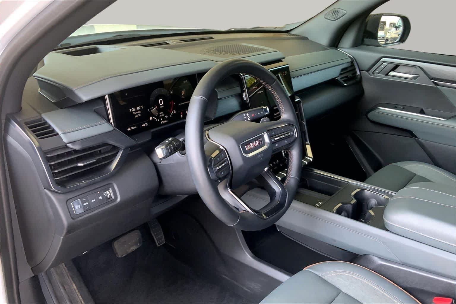 Used 2025 White Frost Tricoat GMC AWD AT4 image 17