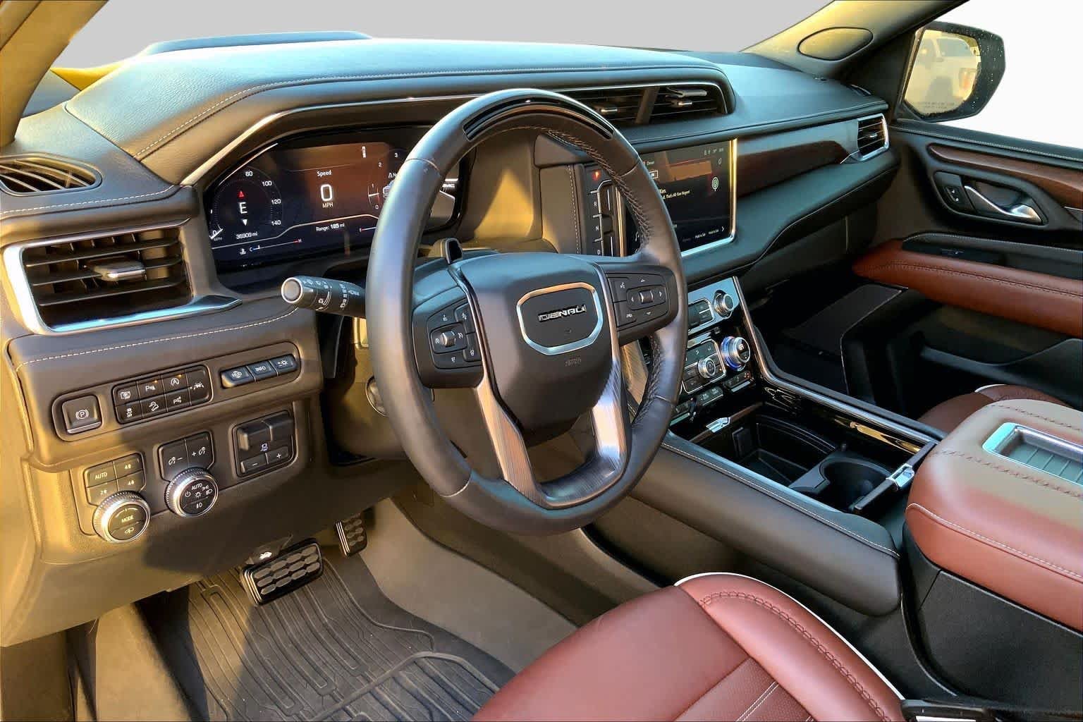 Used 2023 White Frost Tricoat GMC Denali Ultimate image 15
