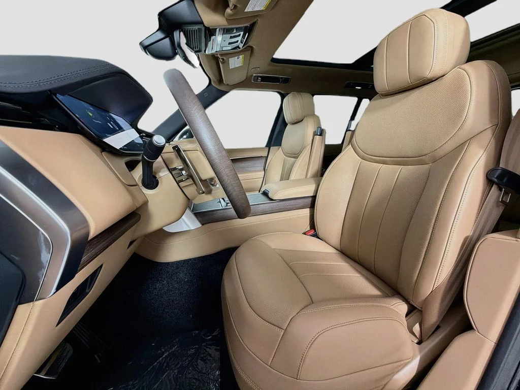 New 2026 Santorini Black Land Rover SE image 22
