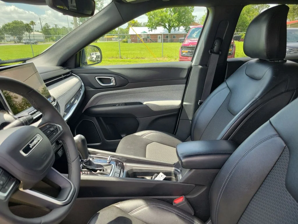 Used 2024 Bright White Clearcoat Jeep Latitude image 20