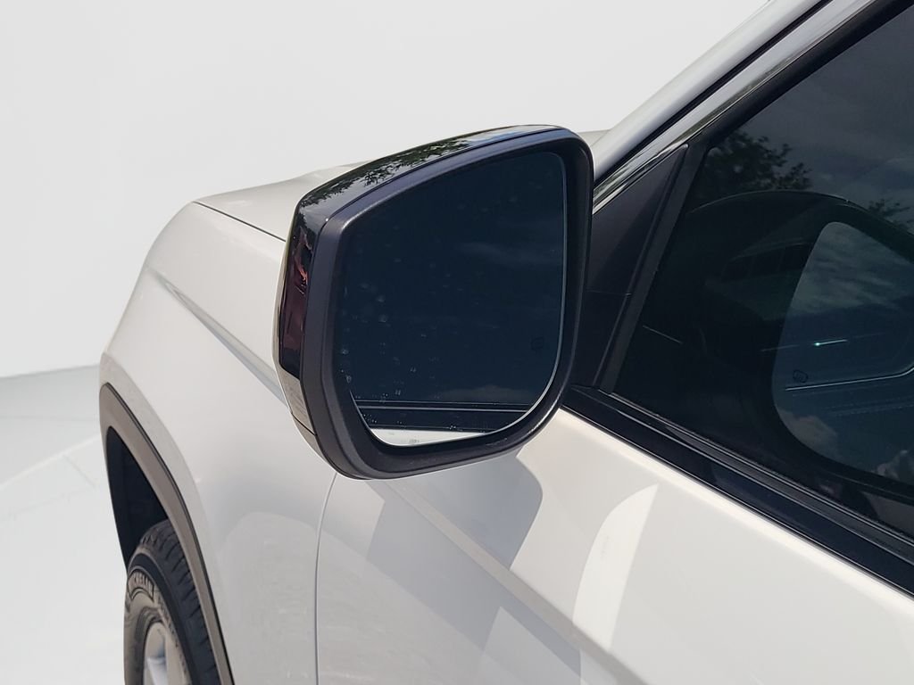 Used 2025 White Jeep Laredo X image 25