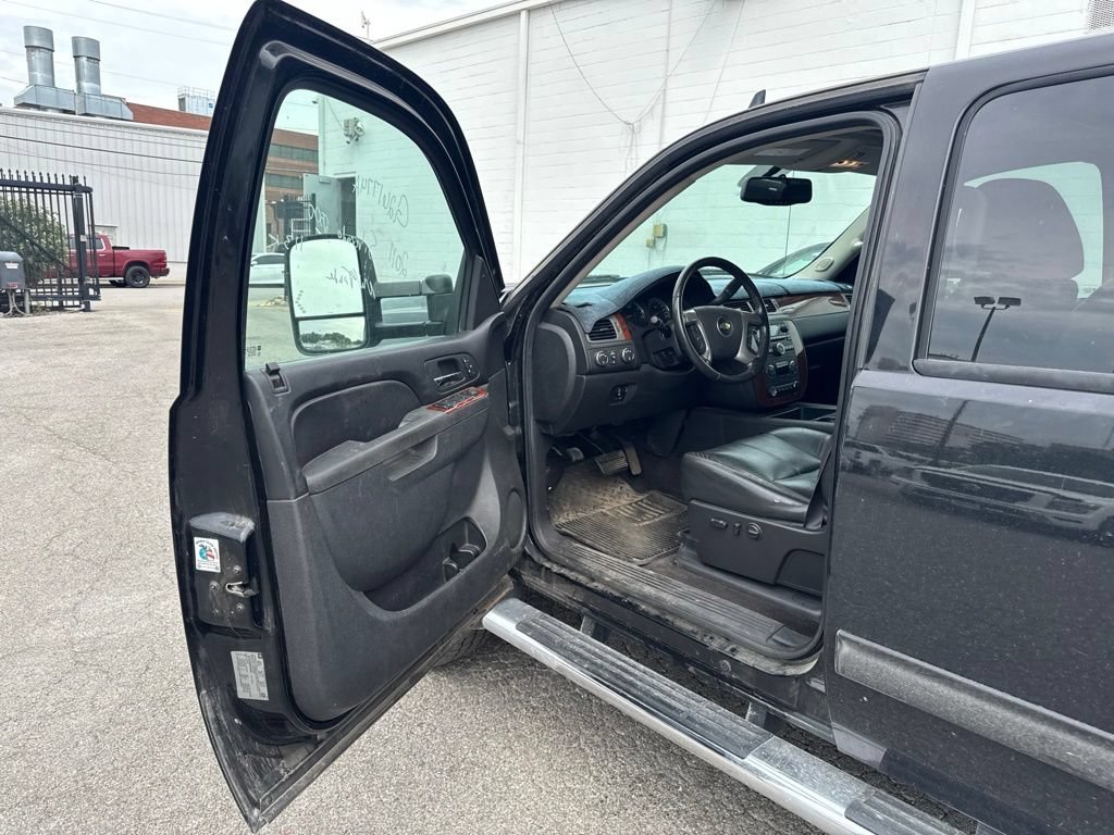 Used 2011 BLACK Chevrolet LTZ image 15
