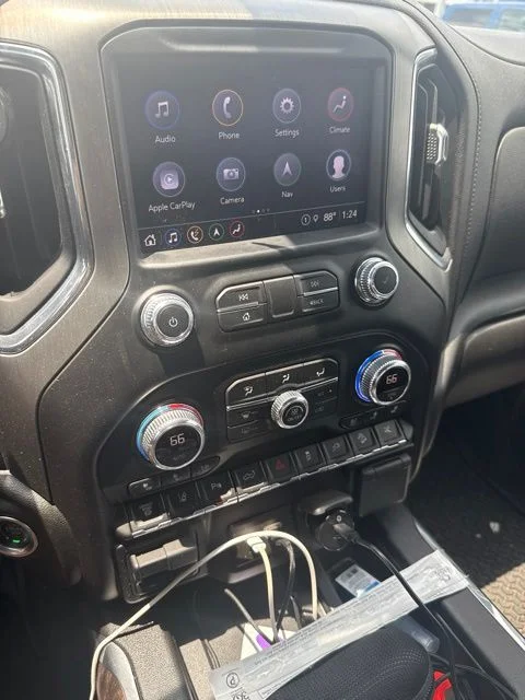 Used 2022 White GMC Denali image 31