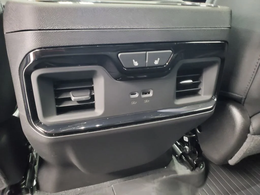 New 2026 Summit White GMC AT4 image 30