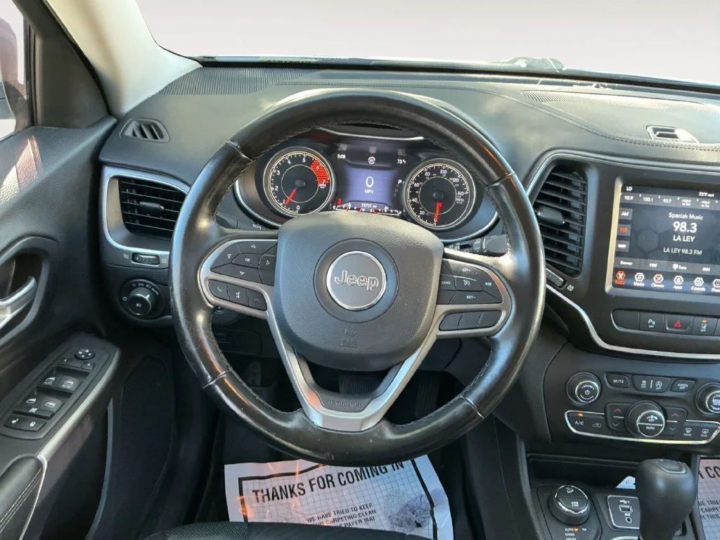 Used 2021 White Jeep Latitude Lux image 12