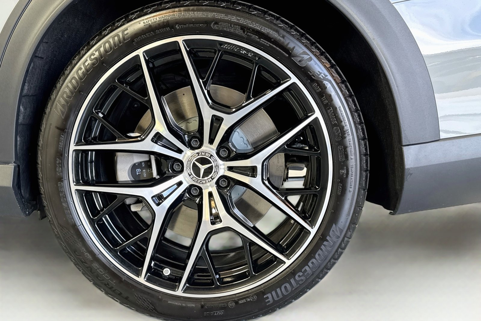 New 2026 MANUFAKTUR Alpine Grey Mercedes-Benz E 450 image 29