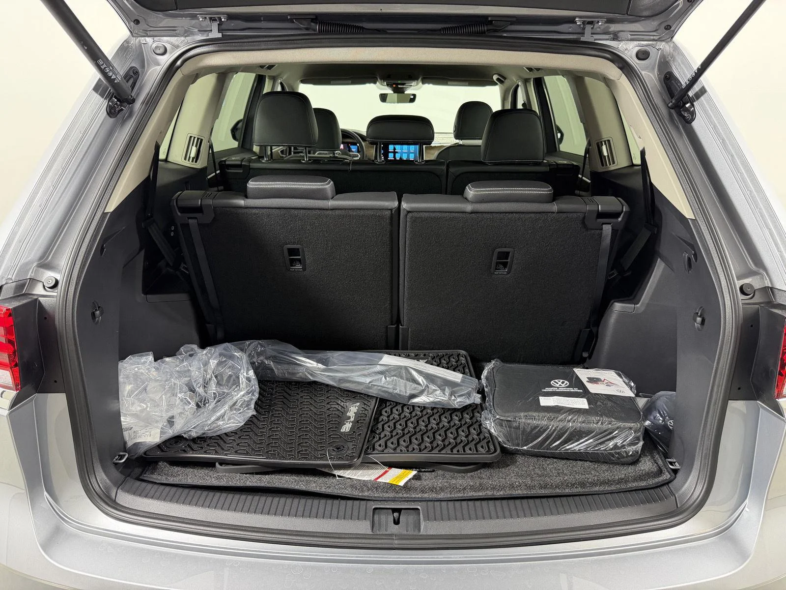 New 2026 Silver Mist Metallic Volkswagen 2.0T SE image 19