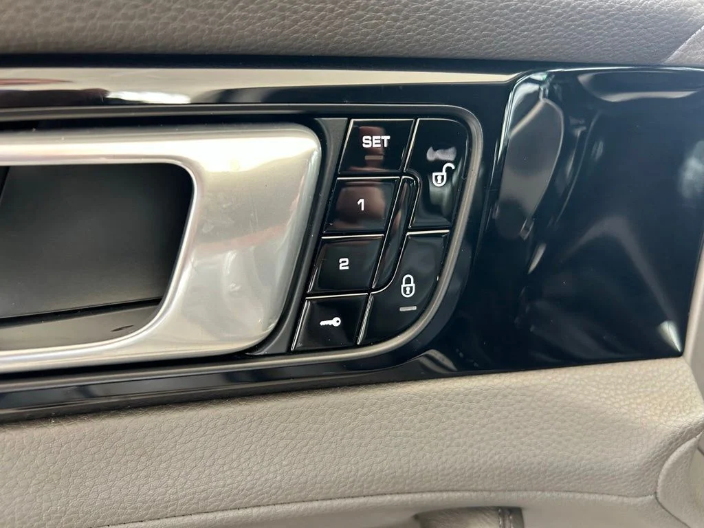 Used 2018 Black Porsche 4 image 41
