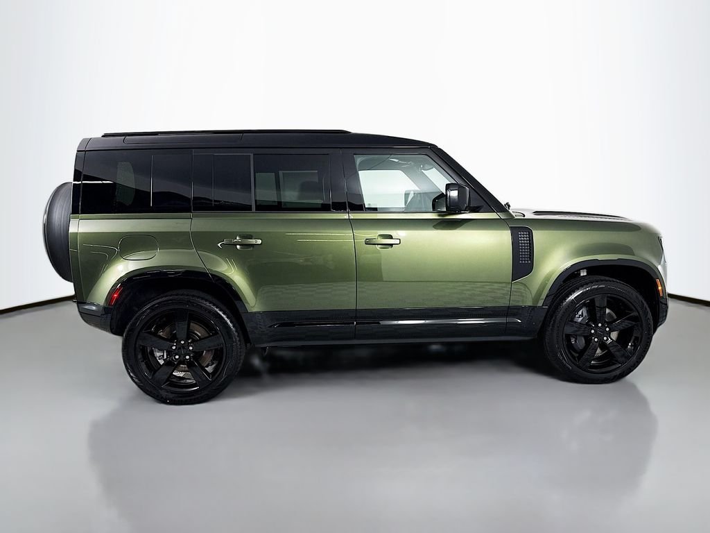 New 2026 Woolstone Green Land Rover X-Dynamic SE image 8