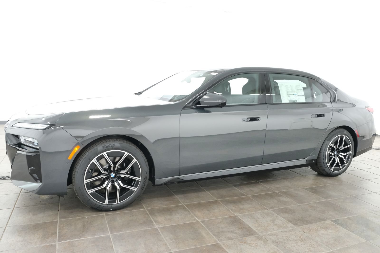 New 2026 Dravit Grey Metallic BMW 760i xDrive image 2