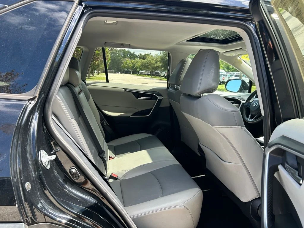 Certified Used 2019 Midnight Black Metallic Toyota XLE Premium image 44