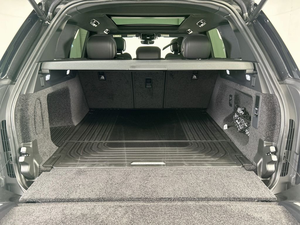 New 2026 Carpathian Grey Land Rover SE image 27