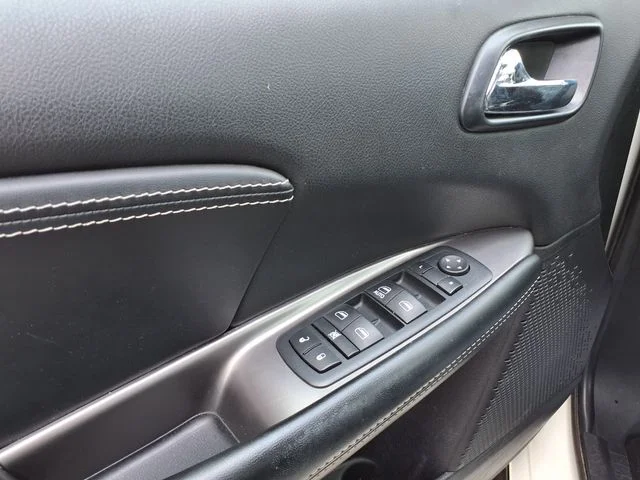 Used 2017 White Dodge Crossroad image 29