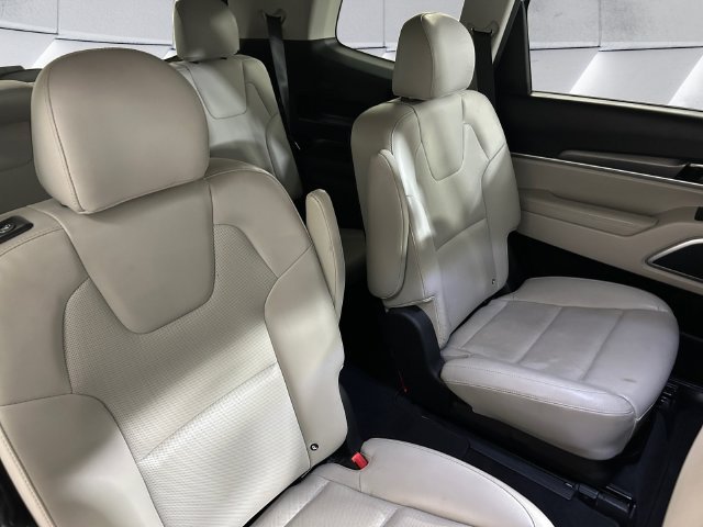 Used 2020 White Kia S image 14